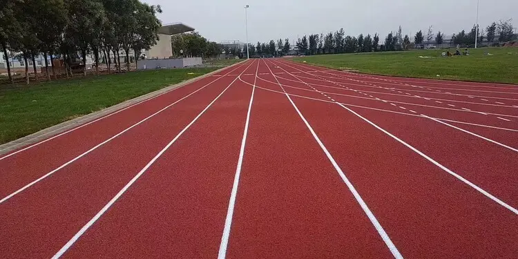 跑步愛好者速進！三種跑道對比，塑膠跑道為何拔得頭籌